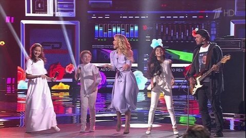 Пелагея не выдержала и выбежала на сцену во время выступления с приглашенной звездой. Голос.Дети-3. Дополнительный этап. Фрагмент выпуска от 22.04.2016