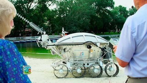 Герой-космонавт осваивает луноход! Парк. Фрагмент выпуска от 02.08.2015