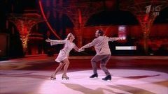 Албена Денкова и Виктор Васильев — «Вальс из кинофильма „Провинциальный бенефис“/Рябины». Ледниковый период. Фрагмент выпуска от 22.10.2016