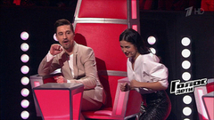 Так своих участников не поддерживал еще ни один Наставник! Нюша «роет землю», настраивая тройку на выступление. Поединки. Голос.Дети-4. Фрагмент выпуска от 31.03.2017