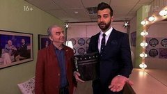 Владимир Шахрин поет в рок-ведро. Пролог. Вечерний Ургант. Фрагмент выпуска от 09.02.2015