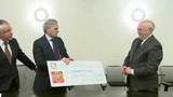 Федеральному центру детской гематологии имени Димы Рогачева посол Италии передал в дар чек на восемь миллионов рублей