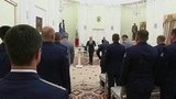Президент обратился со словами благодарности и уважения к военным, удостоенным госнаград