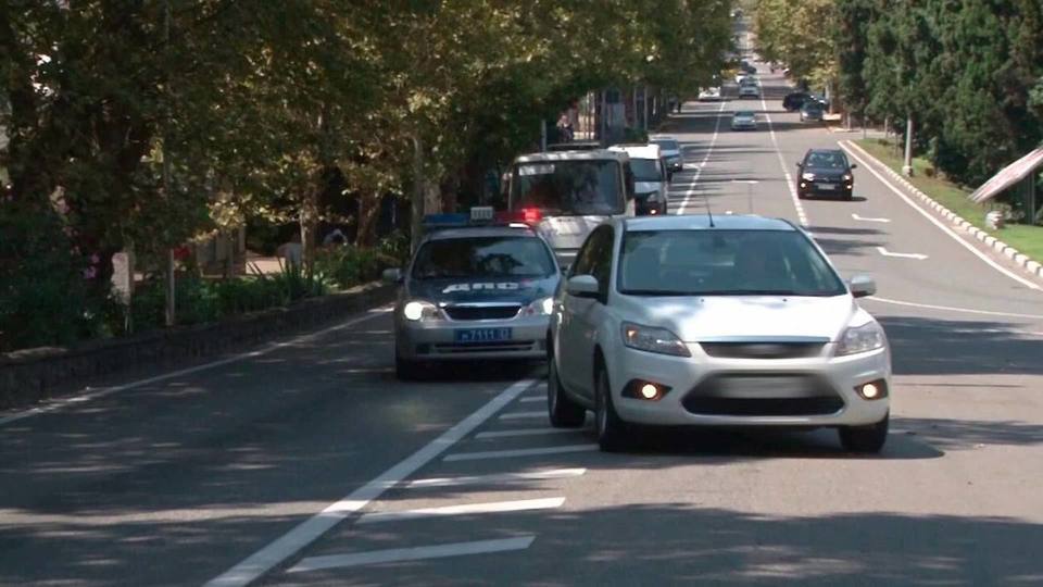 Ездить с 17. Ездить с 17. Школьник за рулем. Мужчина за рулем. Кто такой водитель наставник.