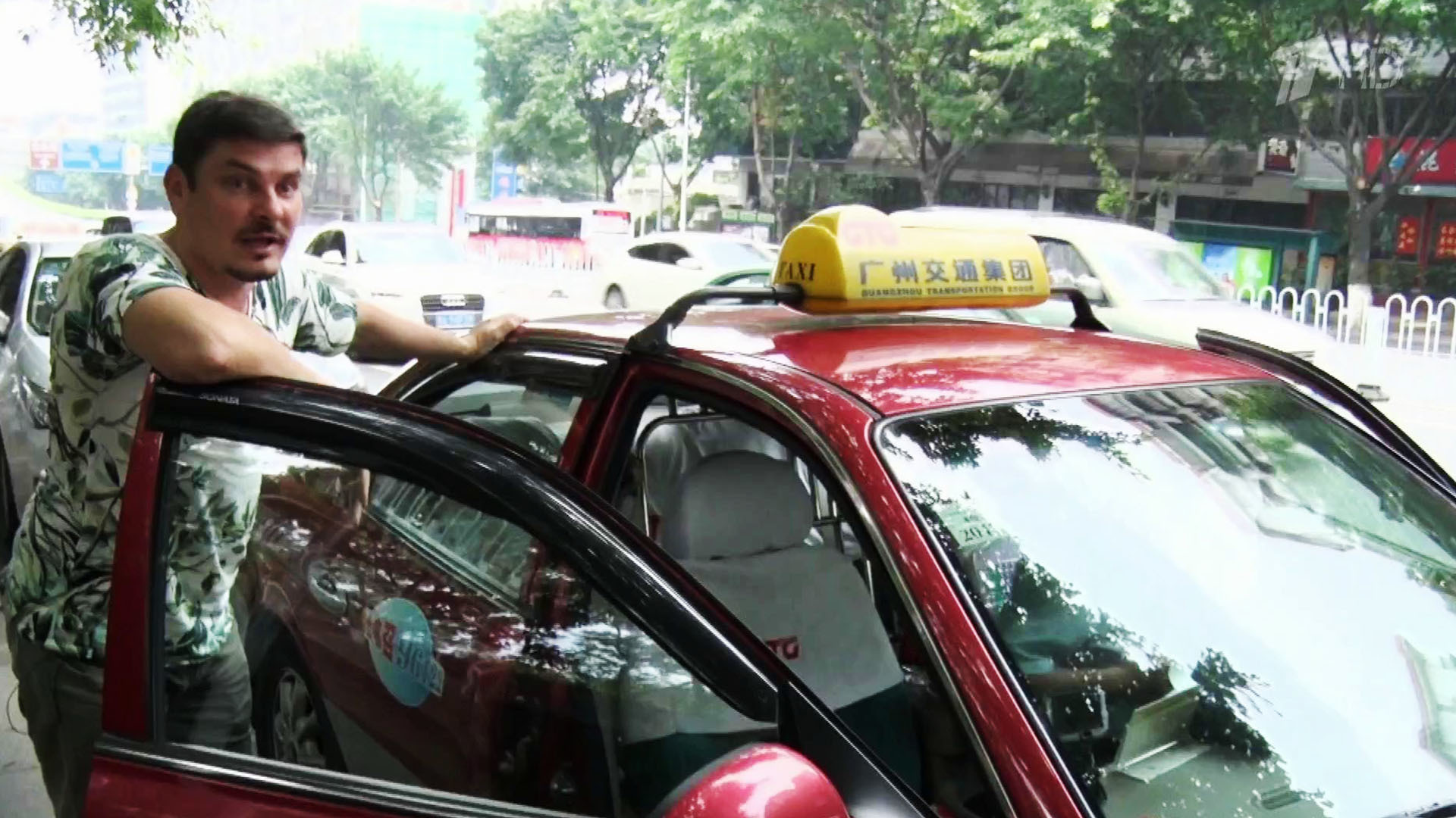 Такси выпуск 1. Такси телепередача. Бизнес такси в Китае. В Китае таксист в городе Вафандянь.
