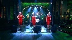 Puppini sisters — «The boogie woogie bugle boy». Вечерний Ургант. Фрагмент выпуска от 15.02.2013