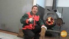 Дмитрий Талабуев складывает поленницу. Доброе утро. Фрагмент выпуска от 22.12.2017