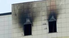 Очевидцы рассказывают о закрытых дверях и неработающей пожарной сигнализации в горящем ТЦ в Кемерове