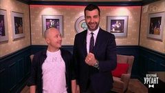 Евгений Стычкин и Иван Ургант показывают курс евро. Пролог. Вечерний Ургант. Фрагмент выпуска от 10.04.2018