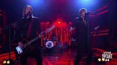 Би-2 — «Черное Солнце». Вечерний Ургант. Фрагмент выпуска от 12.10.2018