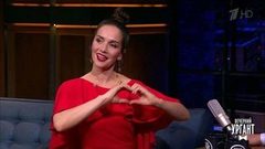 Певица Наталия Орейро о российском туре. Вечерний Ургант. Фрагмент выпуска от 22.03.2019