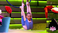 Бесстрашная акробатка Агата Барабанова. Лучше всех! Фрагмент выпуска от 28.04.2019