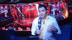 Репортeр V начинает свою работу за кулисами. Голос-2