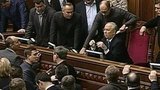 Парламент Украины прервал работу из-за блокирования оппозицией Верховной Рады
