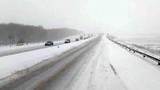 Сразу в нескольких российских регионах осложнилась ситуация на дорогах из-за резкого похолодания и снегопада