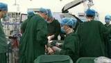 В Китае успешно завершилась операция по пересадке уха, которое было выращено на руке самого пациента