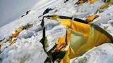 Российские альпинисты отправляются на Эверест, чтобы отдать дань памяти погибшим на подступах к вершине