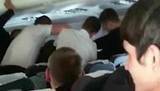 Бортпроводникам рейса Благовещенск-Екатеринбург пришлось связать скотчем пьяного хулигана
