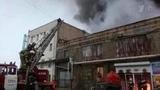 В Оренбурге несколько часов тушили пожар в крупном торговом центре, пострадавших нет