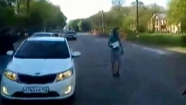 Таксист девушку в самаре. Родила в такси. Таксисты издеваются. Таксисты издеваются. Таксист.