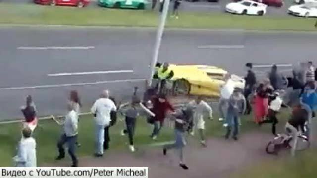 Врезался в толпу. Врезался в толпу. Врезался в толпу. Врезался в толпу. При наезде транспортного средства на людей в толпе.