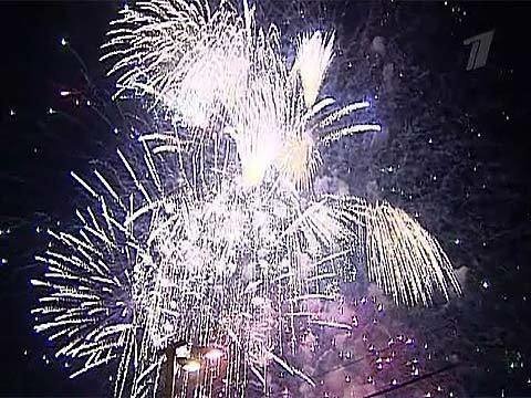 Салют в барнауле 2022. Праздничный салют 12 апреля 2011 года в честь дня космонавтики. Салют каменск-уральский. Где будет салют в москве 9 мая. Во сколько будет салют в санкт петербурге 9 мая 2024 года.