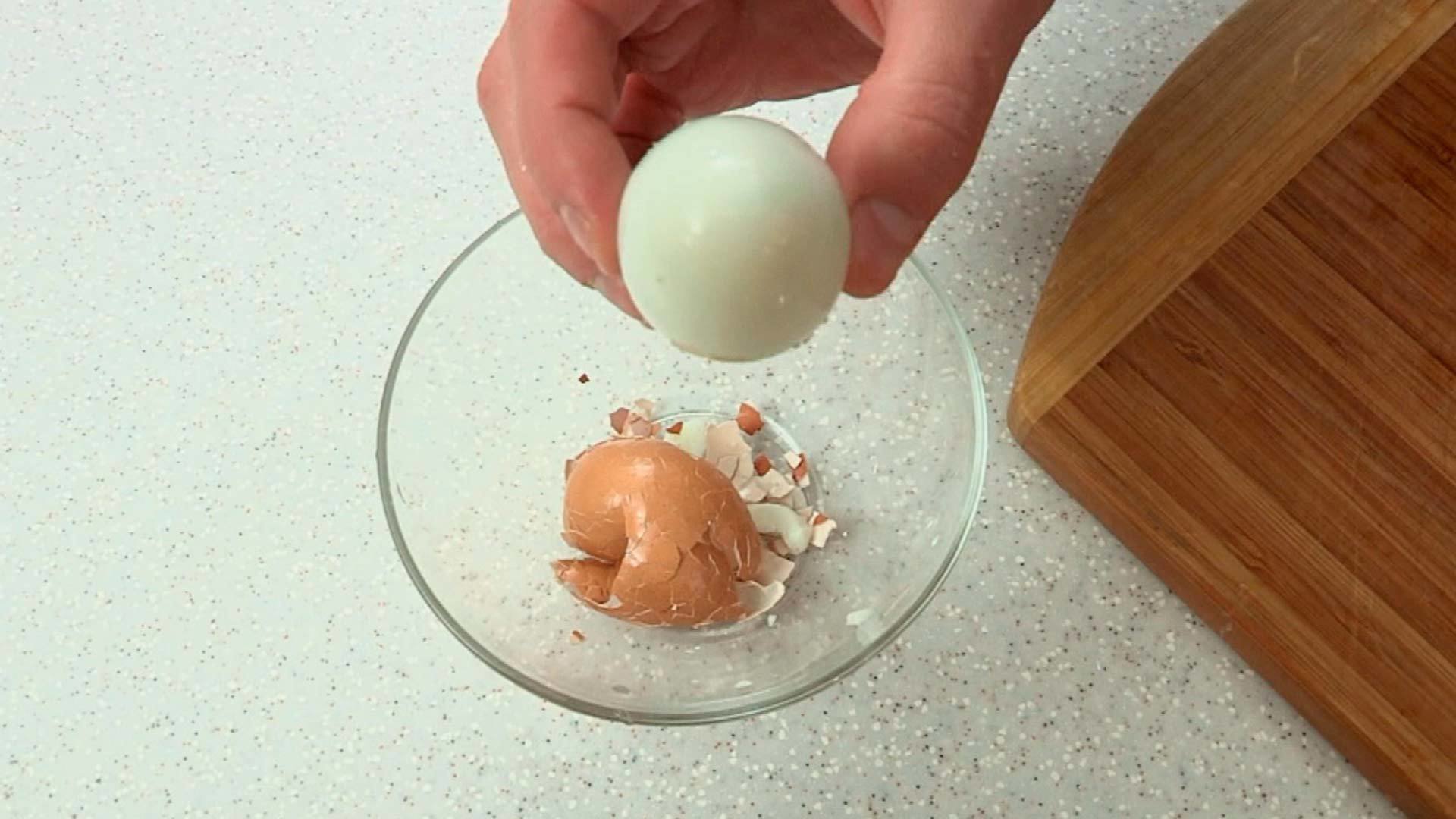 Протертое яйцо. Чистка яйцом. Приспособления для быстрой очистить яйцо. Вытянутое яйцо. Яйца грязные можно ли их мыть