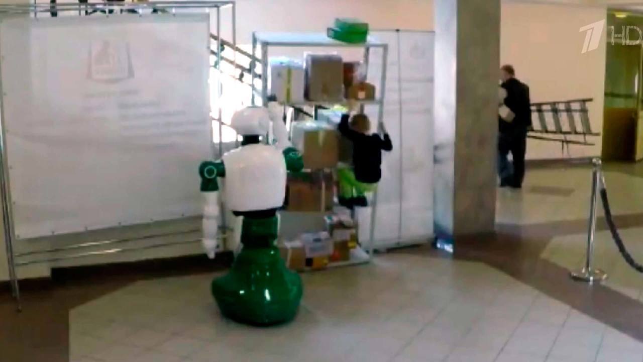 В Перми робот спас девочку, которая едва не опрокинула на себя стеллаж. Хиты интернета