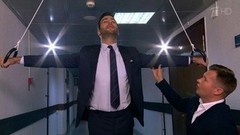 Иван Ургант под руководством Алексея Немова выполняет упражнения на кольцах. Пролог. Вечерний Ургант. Фрагмент выпуска от 15.09.2016