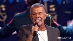 Олег Газманов и Ансамбль им. Александрова — «Вперед, Россия!». Большой праздничный концерт, посвященный 105-летию Воздушно-космических сил РФ. Фрагмент выпуска от 20.08.2017