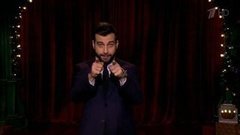 О Николасе Кейдже с черепом динозавра, ограблении интим-магазина и нефтяной колотушке. Новости от Ивана. Вечерний Ургант. Фрагмент выпуска от 23.12.2015