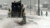 Мощные снегопады стали причиной транспортных проблем в разных регионах России