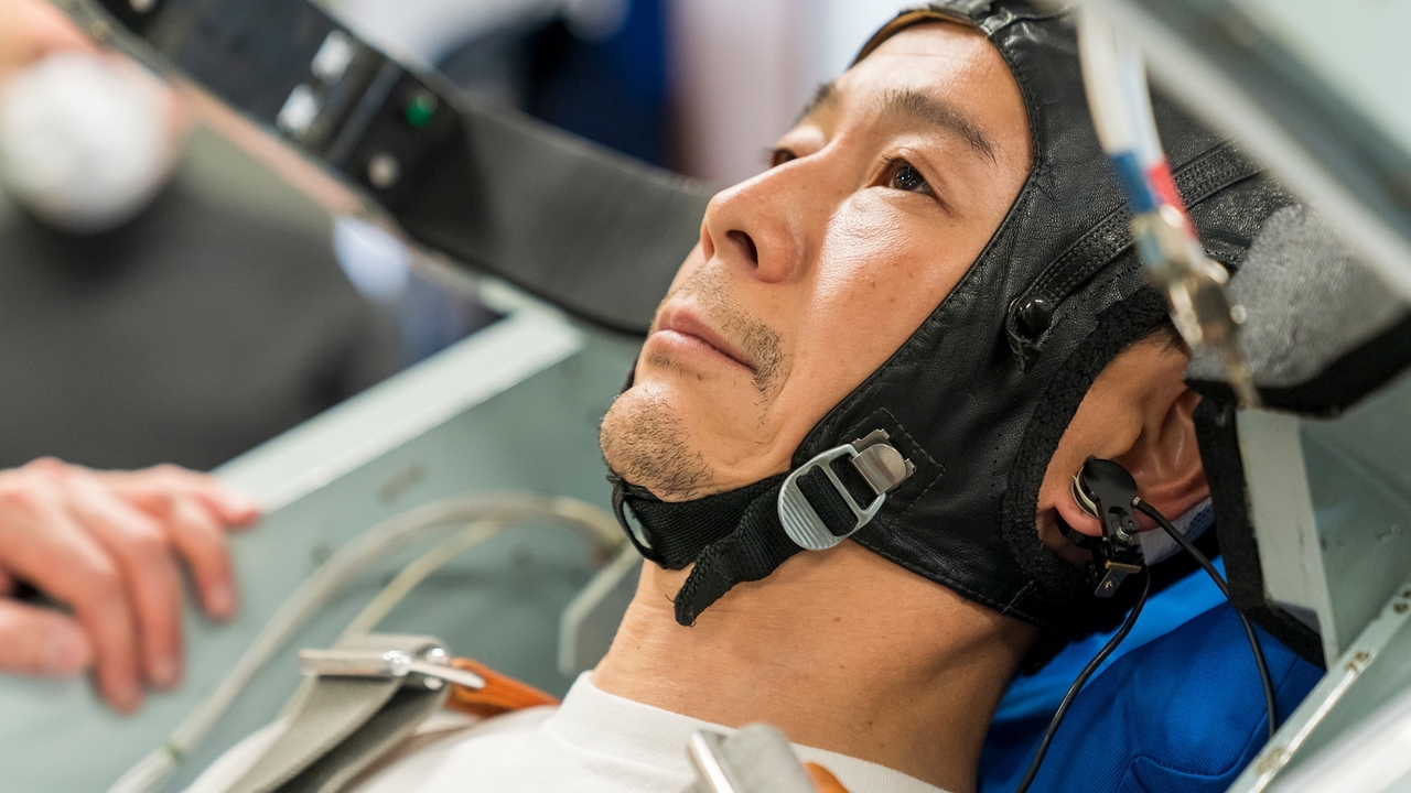 <p>Космический турист Юсаку Маэдзава готовится к полету на МКС в декабре 2021 года</p>