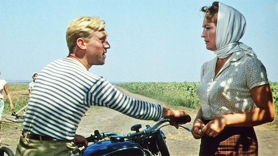 Список лучших фильмов про любовь советские про село с рецензиями