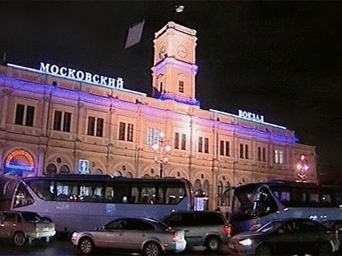 Общественный транспорт нижний новгород московский вокзал. Ворота в Санкт Петербург Московский вокзал. Московский вокзал изнутри ночью. Московский вокзал Санкт-Петербург вывеска над вокзалом. Автовокзал в Ленинградском вокзале Санкт Петербург.