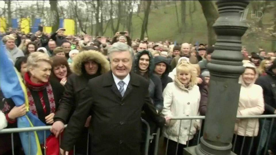 Во втором туре президентских выборов на Украине встретятся Владимир Зеленский и Петр Порошенко. Толстой.