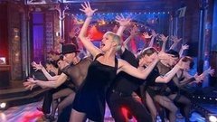 Лариса Долина и артисты мюзикла «Чикаго». Вечерний Ургант. Фрагмент выпуска от 16.10.2013