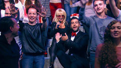 Ирина Аллегрова и группа «Фрукты» — «Бабы-стервы». Вечерний Ургант. Фрагмент выпуска от 19.09.2013