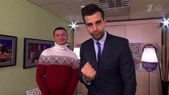 Александр Олешко учит правильно наряжать новогоднюю елку. Пролог. Вечерний Ургант. Фрагмент выпуска от 16.12.2014