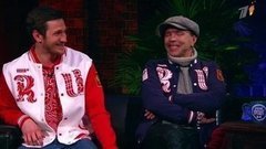 Сноубордист, серебряный призер Зимних Олимпийских игр 2014 Николай Олюнин и рок-музыкант Гарик Сукачев. Вечерний Ургант. Фрагмент выпуска от 19.02.2014