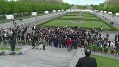 В Берлине в Трептов-парке прошла торжественная церемония возложения цветов