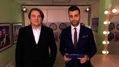 Константин Эрнст подписывает согласие на участие в съемке программы. Пролог. Вечерний Ургант. Фрагмент выпуска от 01.04.2015