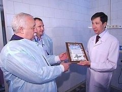 Стань Первым! Акция Первого канала в Уфе. Вручение сертификата на новое медицинское оборудование