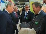 На ВВЦ премьер-министр ознакомился с сельхозпродукцией различных регионов страны и зарубежья