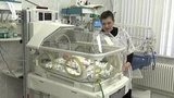 В Екатеринбурге врачи-хирурги спасли жизни матери и новорожденных двойняшек