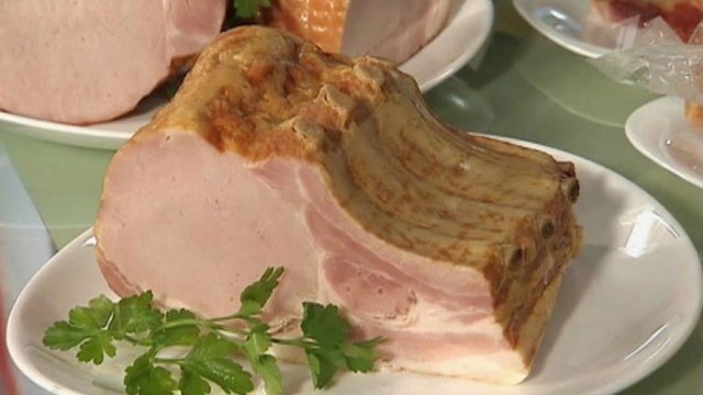 Корейка свиная. Корейка запеченная в духовке. Варить корейку свиную. Корейка свиная копченая. Корейка окорок.