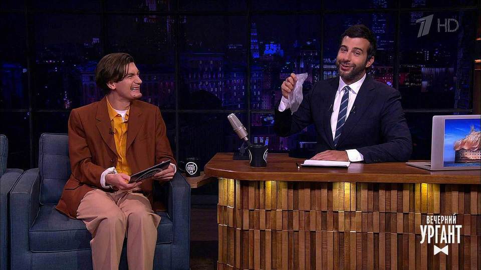 Ургант и гудков. Ургант и гудков. Дудь на шоу вечерний ургант. Ургант и гудков. Ургант и гудков.
