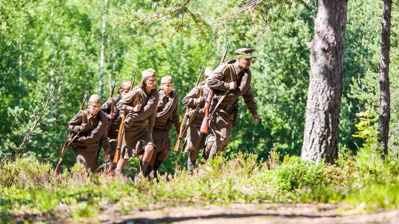 Отряд сержанта Васкова идет по лесу. Кадр из фильма «А зори здесь тихие...»