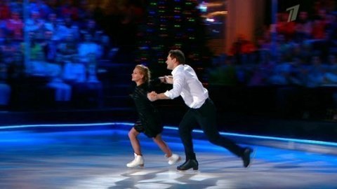 Кристина Асмус и Алексей Тихонов. Выступление. Фрагмент выпуска от 27.12.2014