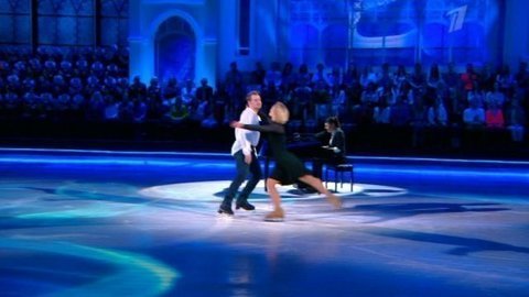 Алена Тойминцева, Албена Денкова и Максим Ставиский. Выступление. Фрагмент выпуска от 27.12.2014